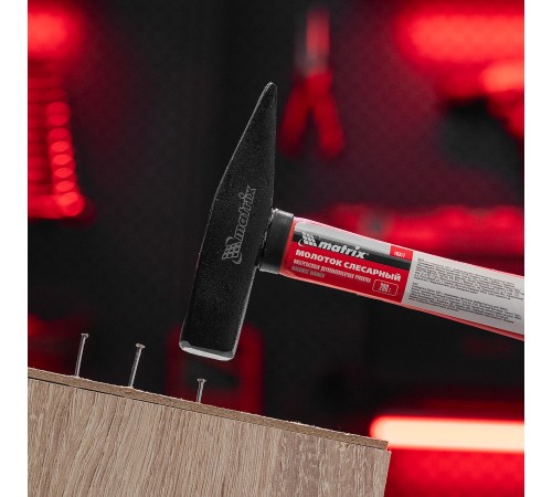 Молоток слесарный, 200 г, фибергласовая обрезиненная рукоятка Matrix