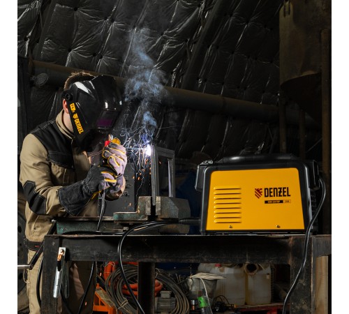 Аппарат инвертор. дуговой сварки SDM-220 Top, 220 А, ПВ 60% кейс// Denzel