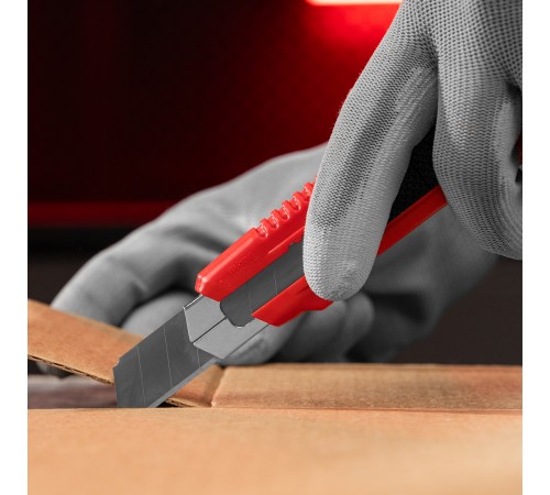 Нож, 18 мм, выдвижное лезвие, металлическая направляющая Matrix