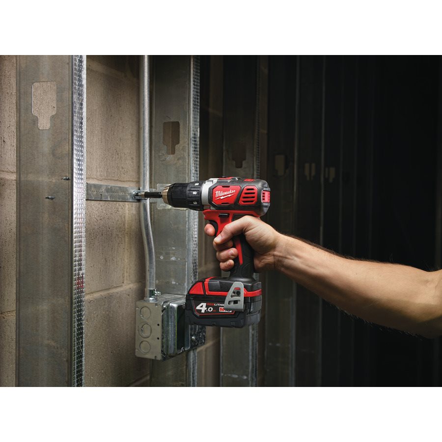 Аккумуляторная дрель-шуруповерт MILWAUKEE M18 BDD-0 4933443530